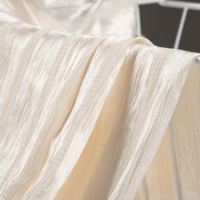 Tissu en polyester plissé à la main, satin froissé teint en fil, pour hijab et abaya, respirant, à mémoire de forme, 95 g/m², commande en gros