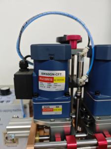 <span class=keywords><strong>เครื่อง</strong></span>บรรจุและปิดฝาแบบกึ่งอัตโนมัติสำหรั<span class=keywords><strong>บน</strong></span>้ำยาล้างมือ <span class=keywords><strong>เครื่อง</strong></span>ดื่ม และเครื่องปิดฝาสำหรับธุรกิจขนาดเล็ก - Product Image 2