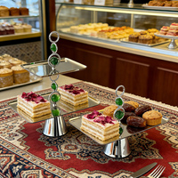 Luxe moderne metalen roestvrijstalen zilverkleurige taart- en dessertstandaard, snack- en fruitplateau, presentatiebord voor Ramadan-huisdecoratie