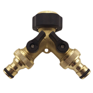 Distributeur d'eau en laiton pour tuyau d'arrosage, 1/2 pouce, double sortie, pour usage extérieur, avec raccord cannelé, conception durable - Product Image 1