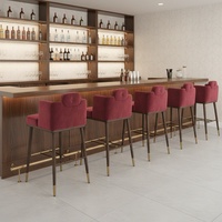 Tabouret de bar de luxe en velours bordeaux avec accoudoirs et dossier, chaise haute moderne pour îlot de cuisine, comptoir de bar et restaurant