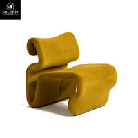 Canapé simple Chaise nordique en cuir Tissu moderne Hôtel Modèle Chambre Simple Salon Designer Forme personnalisée Fauteuil de forme spéciale