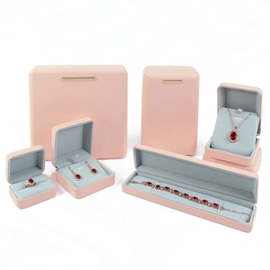 Articles très demandés : Boîte à bijoux de luxe légère disponible en deux couleurs, boîte à bijoux en cuir PU, ensemble de boîtes à bijoux en gros - Product Image 2