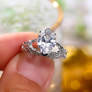 Anello con Cuore e Zircone per Donne, Regalo Romantico per San Valentino, Gioiello da Dito - Product Image 2