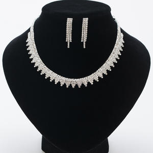 Collar de mujer <span class=keywords><strong>2023</strong></span> con triángulos pequeños, accesorios de disfraz de Punta chapados en oro, joyería nupcial de cristal de diamantes de imitación para fiestas - Product Image 1