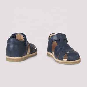 De alta calidad de los niños del bebé de los niños zapatos de cuero genuino clásico niños Sandalias planas - Product Image 3