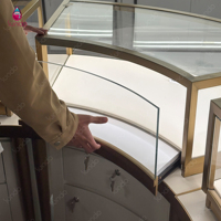 Vitrine d'îlot ronde pour bijoux Sundo, comptoir en verre incurvé, présentoir crème doré, fabricant de mobilier modulaire pour magasins