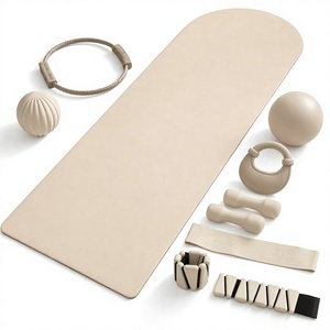 Kit de Pilates et Yoga ARTIVA : Anneau lesté en silicone, bandes de résistance pour chevilles et poignets, ballon et tapis – Personnalisable, unisexe - Product Image 3