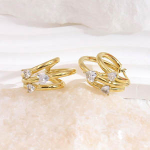 Pendientes de aro de acero inoxidable chapados en oro de 18 quilates con forma de corazón <span class=keywords><strong>Multicolor</strong></span> Zirconia Triple Grab CC Pendientes de aro simples y elegantes - Product Image 2