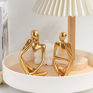 Accessoires de décoration de maison de luxe minimaliste figurines en or bureau <span class=keywords><strong>Sculpture</strong></span> abstraite décor en résine pour salon