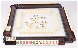 Support <span class=keywords><strong>de</strong></span> tuiles <span class=keywords><strong>de</strong></span> mahjong <span class=keywords><strong>de</strong></span> luxe moderne en ABS à motif personnalisé, portable <span class=keywords><strong>de</strong></span> 17,5 pouces avec poussoirs intégrés pour 4 joueurs - Product Image 6