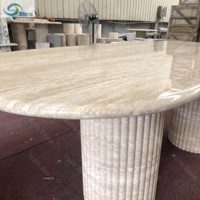 Mesa de Comedor Ovalada Moderna de Travertino Natural con Base de Pedestal Acanalado, Muebles de Piedra de Lujo para Hotel o Villa, Personalizables