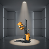 Transpalette électrique Stacker 2000 mm avec fourche de 1070 mm de longueur, largeur de fourche de 165 mm, pneus pleins, déplaceur latéral électrique