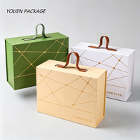 Boîte cadeau magnétique pliable de luxe avec logo personnalisé, boîte cadeau en papier rigide avec poignée en cuir pour l'emballage de cadeaux