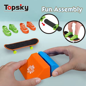 Skateboards à doigts amusants avec rampe, voitures <span class=keywords><strong>en</strong></span> plastique moulées sous pression, jouets pour enfants, jeu de bureau pour garçons - Product Image 2