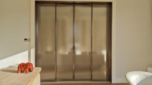 Élégante <span class=keywords><strong>porte</strong></span> <span class=keywords><strong>coulissante</strong></span> en métal pour balcon de cuisine Cadre en aluminium durable <span class=keywords><strong>Porte</strong></span> en verre dépoli <span class=keywords><strong>translucide</strong></span> <span class=keywords><strong>Porte</strong></span> intérieure moderne - Product Image 4