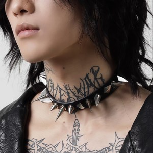 Collier ras du cou en cuir style punk avec rivets et pointes en alliage, accessoire de mode unisexe style gothique - Product Image 1