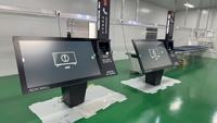 Kiosque d'information commercial à écran tactile de 65 pouces avec écran d'assistance vidéo, panneau d'information LED et support métallique