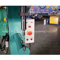 Machine de rivetage pneumatique Preda en vente pour conduits ronds ou rivetage de conduit carré