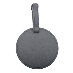 Estuche para tarjetas de almacenamiento colgante portátil con logotipo personalizado para camisetas de golf hecho de plástico y madera con cubierta de clavos y clip - Product Image 2