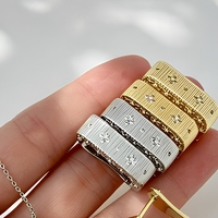 Ensemble de bijoux plaqué or 18 carats avec zircone cubique, bracelet, bague, collier et boucles d'oreilles texturés en forme de trèfle, style italien pour femmes