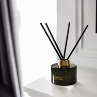 Diffuseur de parfum de luxe en verre 100ml 150ml 200ml 500ml en gros avec couvercle doré à vis et bâtonnets