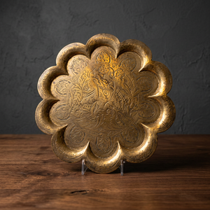 Assiette décorative en métal doré en forme de fleur, faite à la main, design vintage poli - Product Image 2