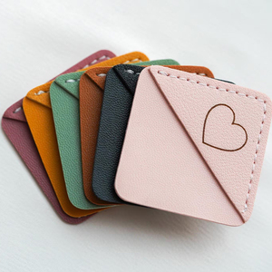 ที่คั่นหนังสือรูปสี่เหลี่ยมมุมโค้งแบบกำหนดเองได้ ทำจากหนังเทียม สามารถสลักชื่อหรือข้อความได้ เป็นของขวัญส่วนตัว - Product Image 2