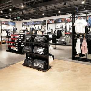 Espositori Personalizzati per Negozi di Articoli Sportivi, Scaffali per Attrezzature Sportive, Stand per Esposizione di Abbigliamento e Scarpe, Vetrine per Outlet - Product Image 2