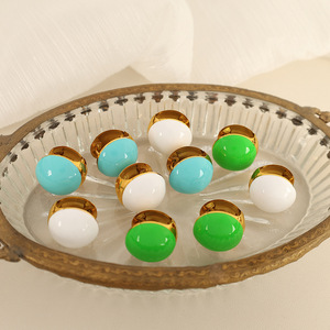 Pendientes de Clip con Forma de Bola, Chapados en Oro, para Uso Diario, Clips de Oreja en Forma de U, Joyería Elegante y de Lujo para Mujer - Product Image 1