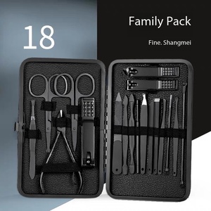 <span class=keywords><strong>Kit</strong></span> <span class=keywords><strong>Professionale</strong></span> 16 Pezzi in Acciaio Inossidabile per la Cura delle <span class=keywords><strong>Unghie</strong></span>, Set Manicure e Pedicure per Uomo e Donna con Elegante Scatola - Product Image 1