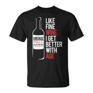Camiseta con meme de cumpleaños de 1965: Como el vino fino, me mejoro con la edad - Product Image 1
