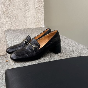 Botín de Mujer con Tacón Grueso y Punta Cuadrada, Cómodo y Multifuncional, con un Diseño de Estilo Retro - Product Image 4