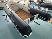 Bateau pneumatique rigide à coque en aluminium REACHSEA UT360 Achilles Hypalon gris clair et bleu
