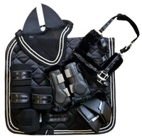 Ensemble professionnel d'équipement équestre : Bottes de cheval, tapis de selle, bonnet anti-mouches et protège-ventres