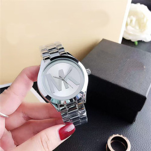<span class=keywords><strong>Reloj</strong></span> Casual <span class=keywords><strong>MK</strong></span> para <span class=keywords><strong>Mujer</strong></span> <span class=keywords><strong>de</strong></span> Acero Inoxidable en Oro Rosa con Movimiento <span class=keywords><strong>de</strong></span> Cuarzo, Calendario <span class=keywords><strong>de</strong></span> Tres Esferas, Diámetro <span class=keywords><strong>de</strong></span> Esfera <span class=keywords><strong>de</strong></span> 38 mm y Ancho <span class=keywords><strong>de</strong></span> 20 mm - Product Image 2