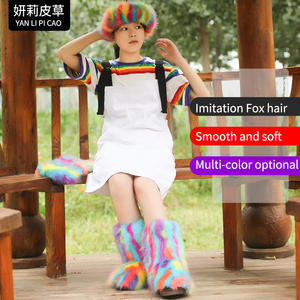 Stivali da Neve da <span class=keywords><strong>Donna</strong></span> Invernali in Pelliccia Sintetica di Volpe Colorata con Borsa e Fascia Abbinate - Product Image 2