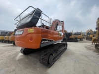 Excavadora Usada DOOSAN DX300 con Brazo Extra Largo Versátil para Dragado de Canales de Navegación en Estuarios de Ríos
