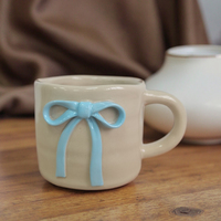 Tasse en céramique émaillée personnalisée avec nœud papillon en relief tasse de décoration quotidienne en porcelaine objets de décoration pour la maison