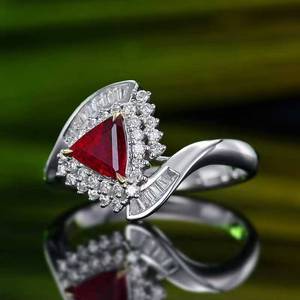 Anillo de rubí sin calentar con corte triangular y halo, oro de 18K, 44 diamantes sudafricanos de 0.32ct, con tallo trenzado dividido, anillo de gemas para mujer - Product Image 2