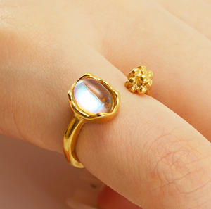 Anillo de acero inoxidable con circonita chapada en oro de 18 quilates, anillo de boda ajustable geométrico con piedra lunar para mujer - Product Image 2