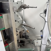 Máquina automática CNC de 12 ejes para engarzar esquinas de ventanas y estación de fijación de marcos