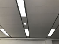 Matériaux de décoration pour bâtiments : Connecteur de canal, Charnière de suspension, Plafond en grille métallique, Plafond à rainures étroites de 15 mm, Barre en T pour grille de plafond