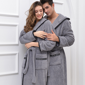 Peignoir personnalisé <span class=keywords><strong>pas</strong></span> <span class=keywords><strong>cher</strong></span> sexy pour femmes et hommes en daim polaire en coton <span class=keywords><strong>Spa</strong></span> Vêtement de nuit à capuche - Product Image 1