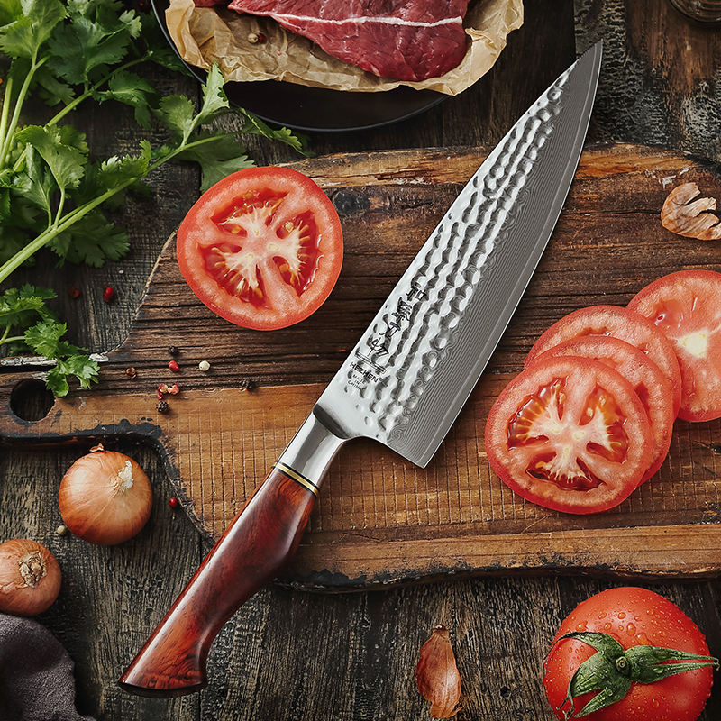Couteau de chef Rubis — 21,6 cm — en situation