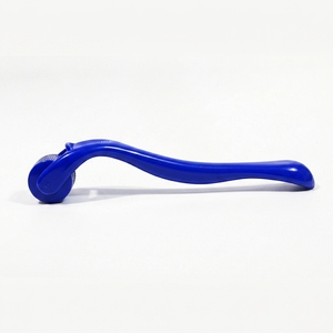 Rouleau Derma à Micro-aiguilles Couleur Personnalisée Bleu Mat Permanent en Titane, Aiguilles de 0,25 mm, Usage Domestique pour la Perte de Cheveux - Product Image 1