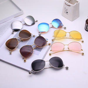 Gafas de Sol Qianai para Mujer con Montura Dorada y Lentes de PC con Protección UV400, Estilo Océano, Modelo H4-1743 - Product Image 1