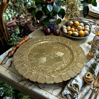 Assiettes rondes de luxe en PP durable de 13 pouces avec motif gravé personnalisé pour les tables de mariage et de fête
