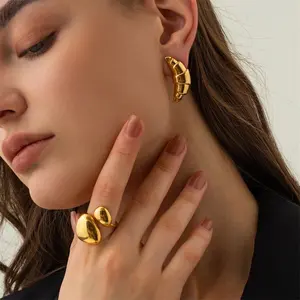 Brincos de ouro 18K em forma de croissant com desenhos de brincos de ouro sauditas da moda para o Taiti