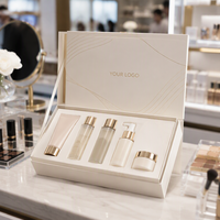 Étui rigide magnétique de luxe couleur nude-beige, idéal pour l'emballage de coffrets cadeaux de beauté et de cosmétiques.